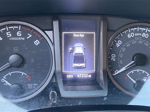 Used 2023 Toyota Tacoma TRD Off-Road image 18