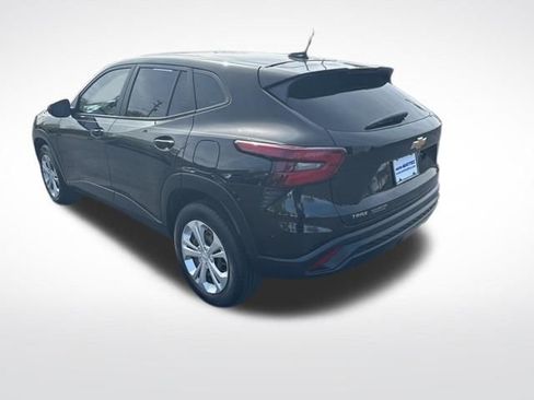 Used 2024 Chevrolet Trax LS FWD image 3