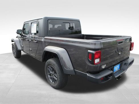 Used 2024 Jeep Gladiator Sport AWD/4WD image 3