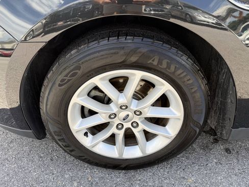 Used 2014 Ford Taurus SE FWD image 25