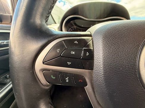 Used 2019 Jeep Grand Cherokee Altitude RWD image 9