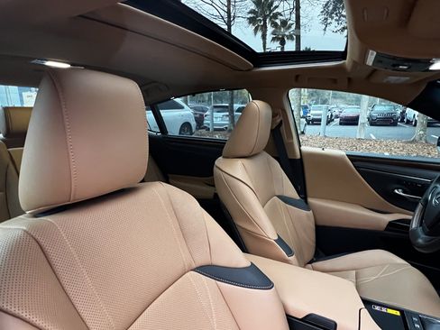 Certified 2024 Lexus ES 300h Ultra Luxury image 46