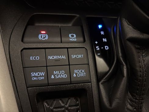 Used 2025 Toyota RAV4 XLE image 21