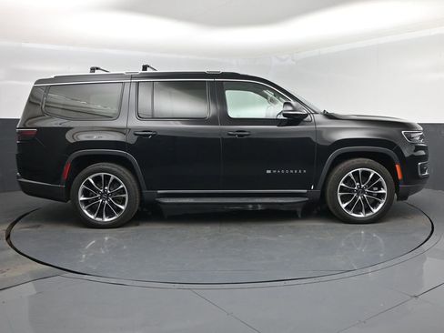 Used 2022 Jeep Wagoneer Series II w/ Premium Group I AWD/4WD image 2