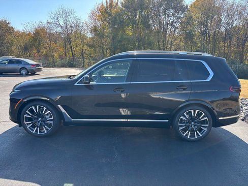 New 2026 BMW X7 xDrive40i w/ Premium Package AWD/4WD image 2