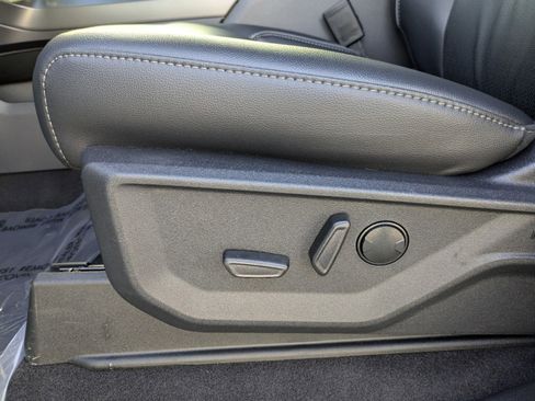 Used 2025 Ford F150 Lariat w/ Equipment Group 501A Mid image 25