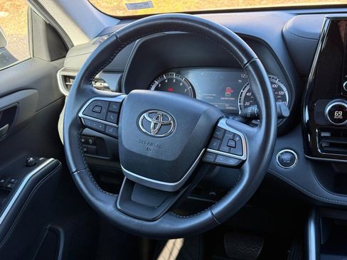 Used 2023 Toyota Highlander LE image 14