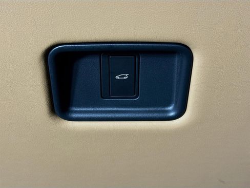 New 2026 Land Rover Range Rover Long Wheelbase SE AWD/4WD image 10