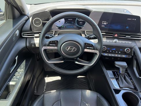 Used 2023 Hyundai Elantra Limited FWD image 11