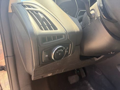 Used 2014 Ford Focus SE FWD image 19