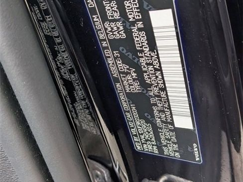 Certified 2024 Volvo XC40 B5 Ultimate w/ Climate Package image 32