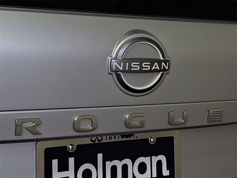 Used 2023 Nissan Rogue SV image 28