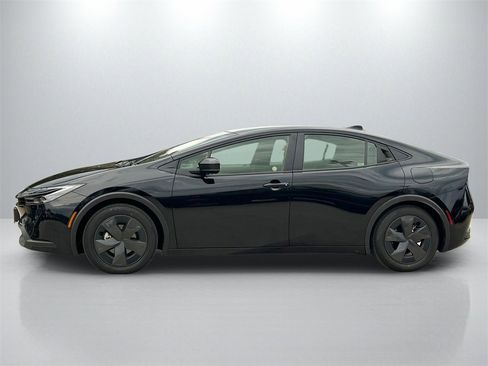 Used 2025 Toyota Prius LE image 8
