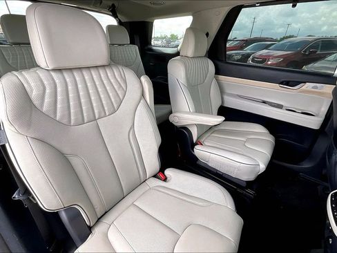 Used 2025 Hyundai Palisade Limited FWD image 21