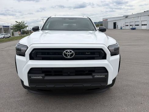 Certified 2025 Toyota 4Runner SR5 AWD/4WD image 10