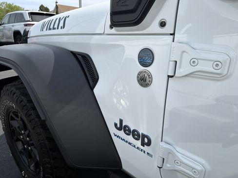 Used 2023 Jeep Wrangler Unlimited w/ Cold Weather Group AWD/4WD image 35
