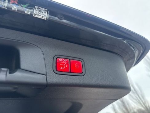 Used 2024 Mercedes-Benz GLS 580 4MATIC image 42