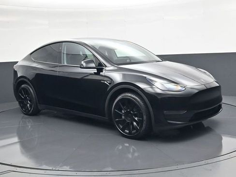 Used 2023 Tesla Model Y Long Range image 2