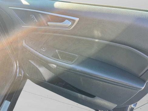 Used 2022 Ford Edge SEL w/ Convenience Package image 16