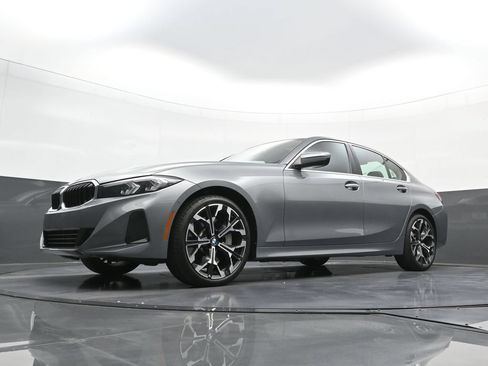 Used 2025 BMW 330i xDrive Sedan AWD/4WD image 23