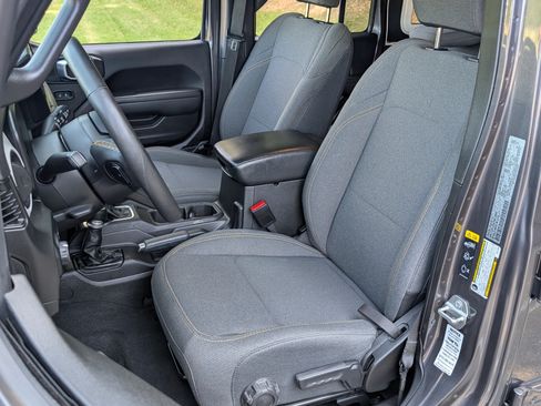 Used 2024 Jeep Wrangler Unlimited Sport AWD/4WD image 16