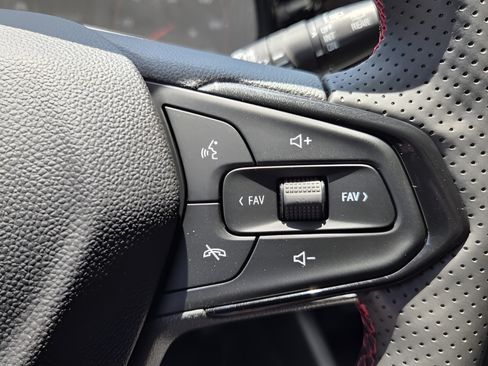 New 2026 Chevrolet Trax RS w/ Sunroof Package FWD image 25
