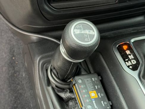 Used 2023 Jeep Gladiator Sport AWD/4WD image 17