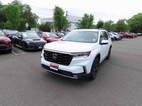 New 2025 Honda Pilot Touring image 1