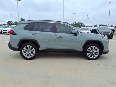 Used 2019 Toyota RAV4 XLE Premium FWD image 5