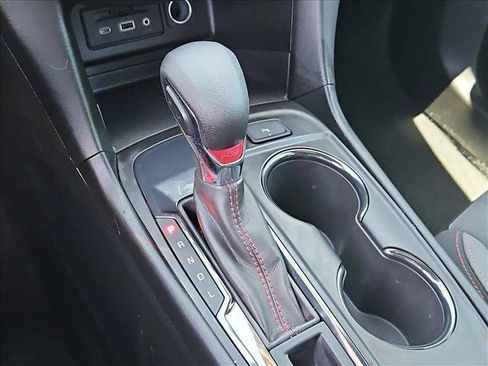Certified 2022 Chevrolet Equinox RS w/ Infotainment Package FWD image 19