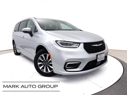 Used 2023 Chrysler Pacifica Touring-L