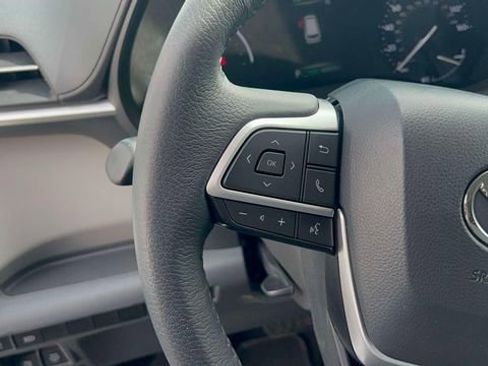 Used 2021 Toyota Sienna XLE FWD image 20