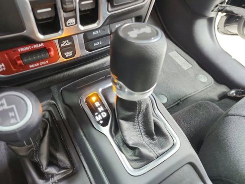 Used 2025 Jeep Wrangler Unlimited Rubicon image 24