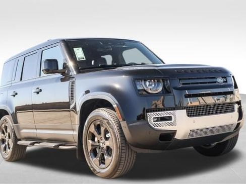 Used 2025 Land Rover Defender 110 S AWD/4WD image 3