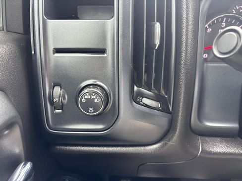 Used 2018 Chevrolet Silverado 1500 Custom w/ Custom Value Package RWD image 14