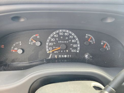 Used 2003 Ford E-150 and Econoline 150 image 10