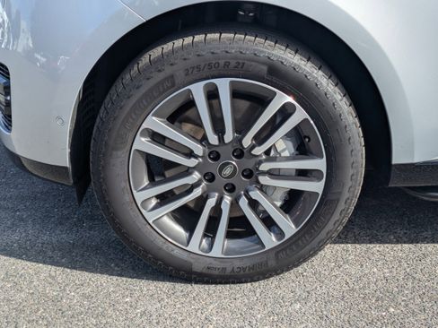 Used 2023 Land Rover Range Rover Long Wheelbase SE image 3