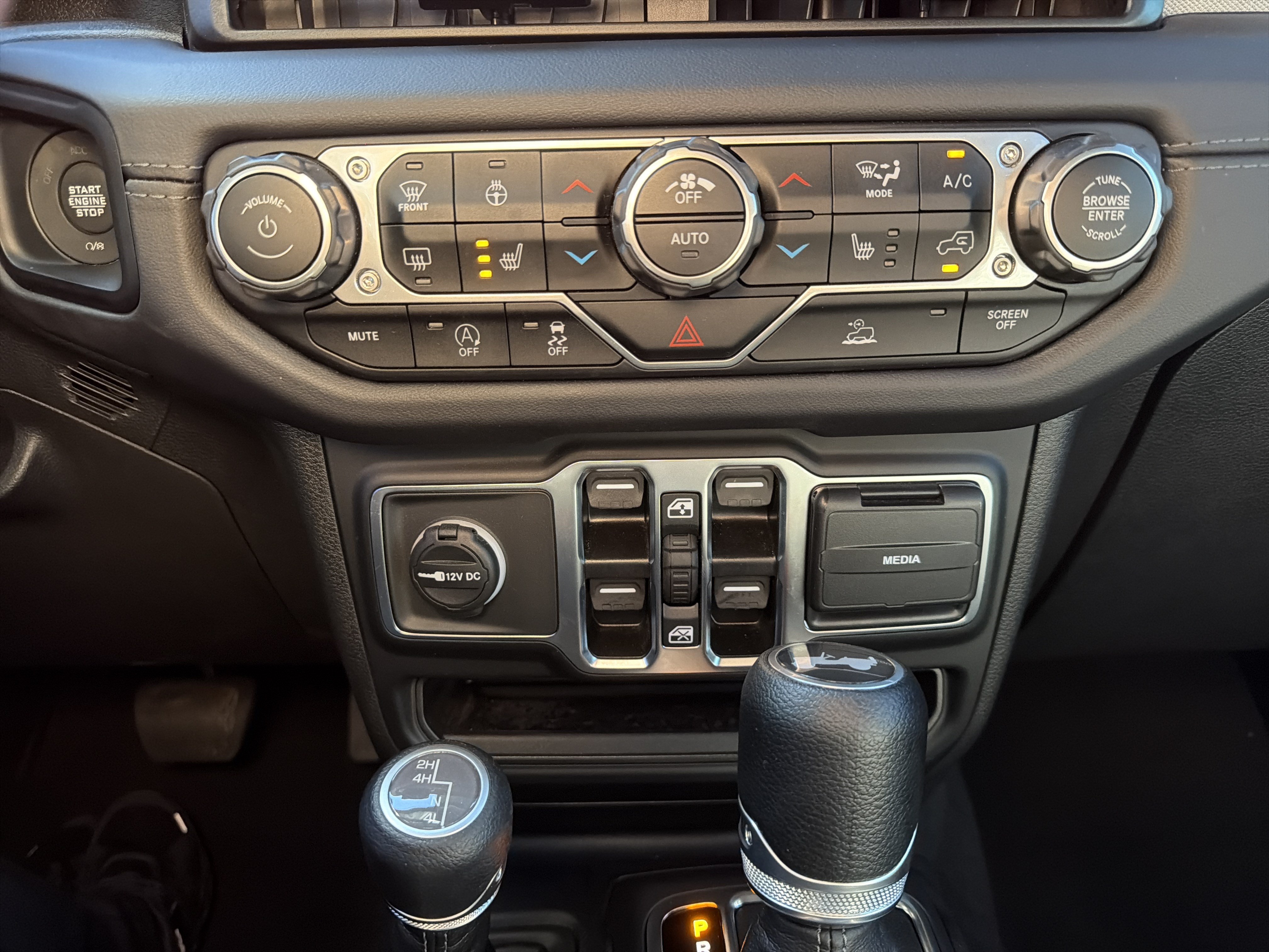 Used 2024 Jeep Wrangler Unlimited Sahara AWD/4WD image 71