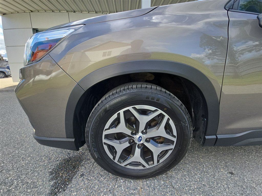 Used 2019 Subaru Forester Premium AWD/4WD image 32