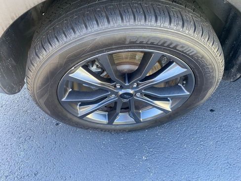 Used 2019 Ford Explorer XLT w/ Equipment Group 202A FWD image 27