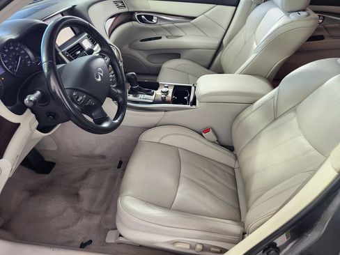 Used 2015 INFINITI Q70 L 3.7 w/ Deluxe Touring Package AWD/4WD image 12