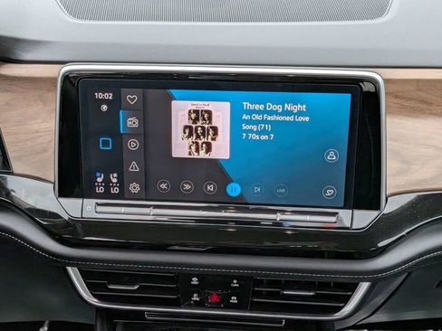 Certified 2025 Volkswagen Atlas SE FWD image 19