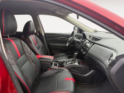 Used 2019 Nissan Rogue SV image 15