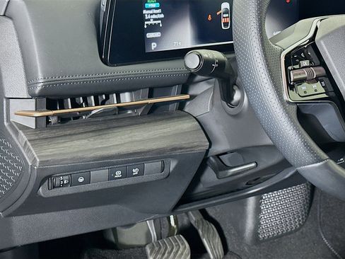 Used 2023 Nissan Ariya FWD image 17