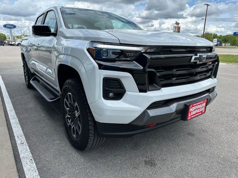Used 2024 Chevrolet Colorado Z71 w/ Z71 Convenience Package 2 image 4