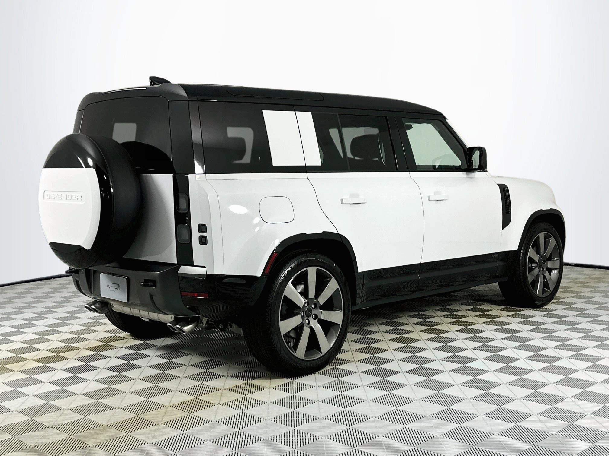 New 2026 Land Rover Defender 110 V8 AWD/4WD image 5