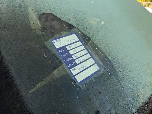 Certified 2022 Volkswagen Atlas Cross Sport SE w/ Black Wheel Package image 9