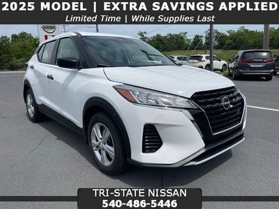 New 2025 Nissan Kicks Play S