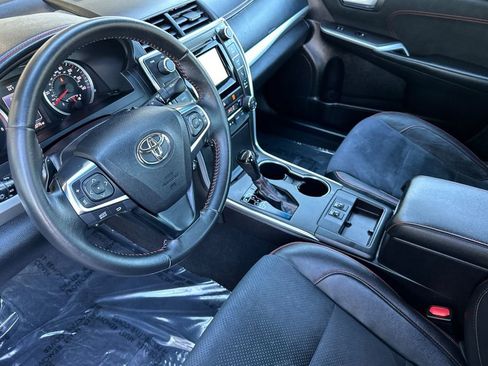 Used 2015 Toyota Camry XSE image 4