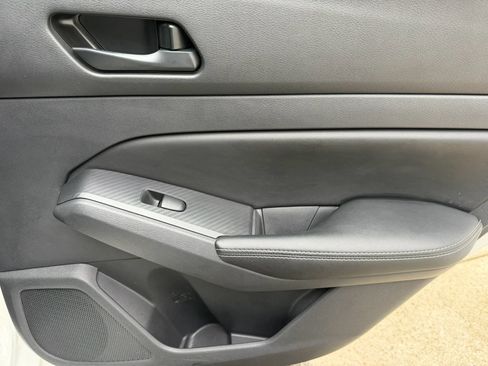 Used 2025 Nissan Altima 2.5 SV FWD image 11